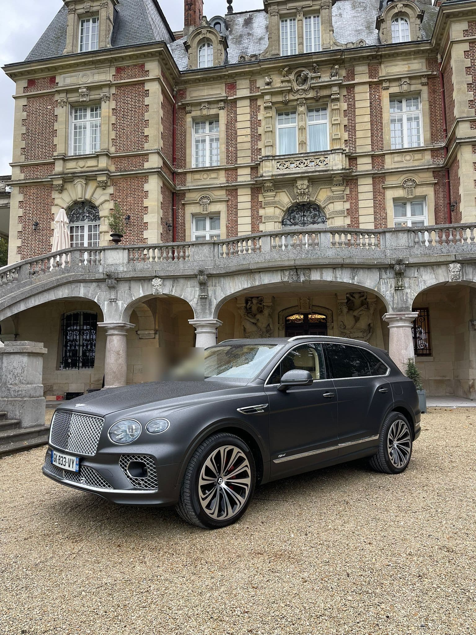 Bentley Bentayga — view 1