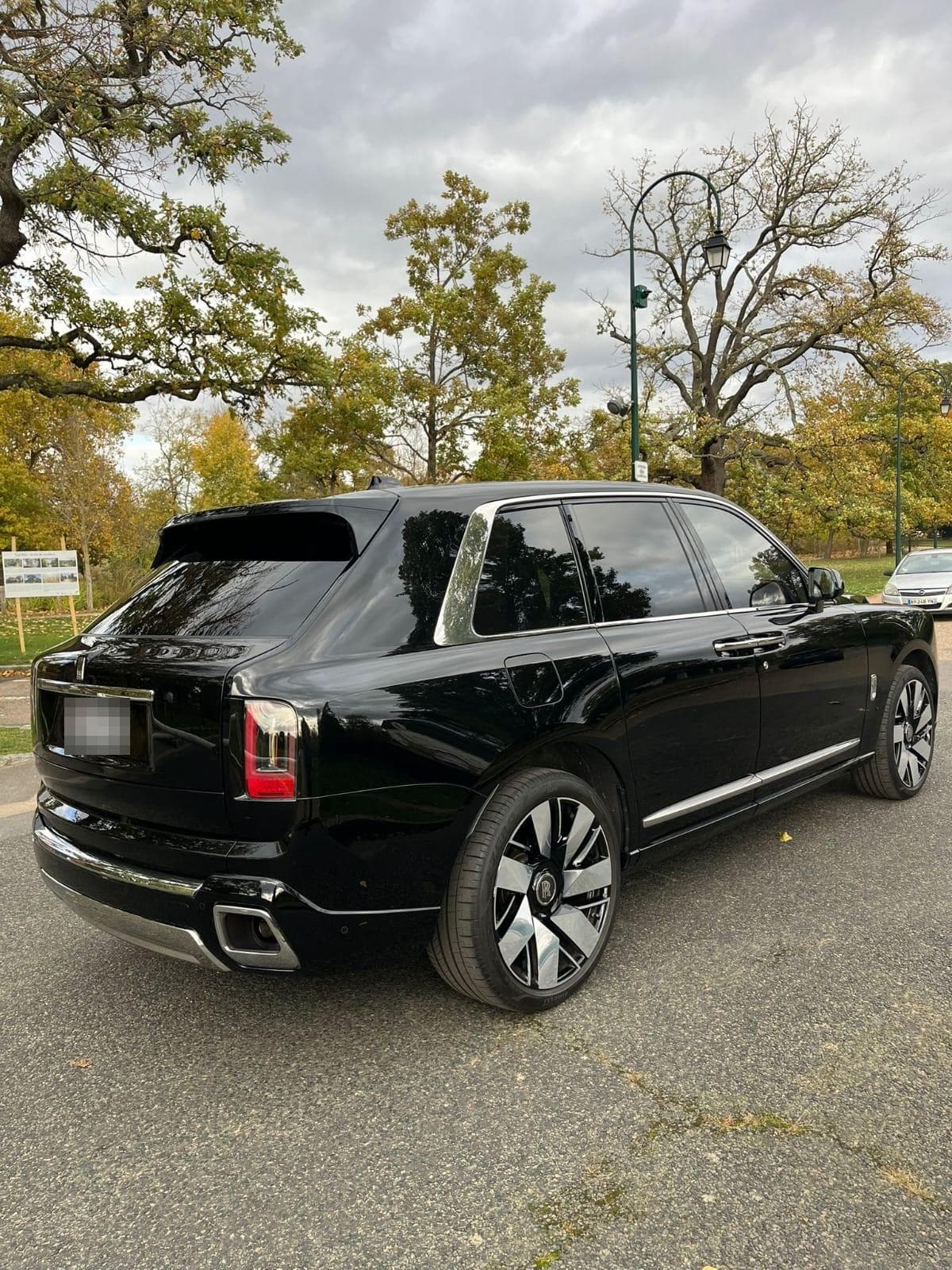 Rolls-Royce Cullinan — view 1