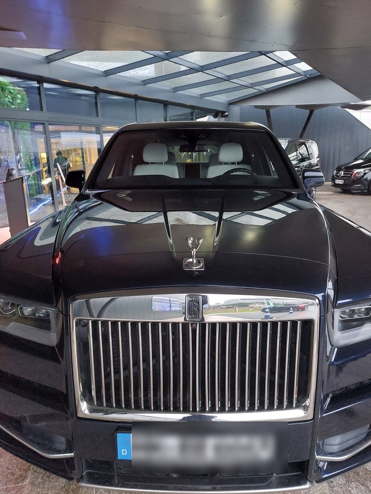 Rolls-Royce Cullinan: view 3