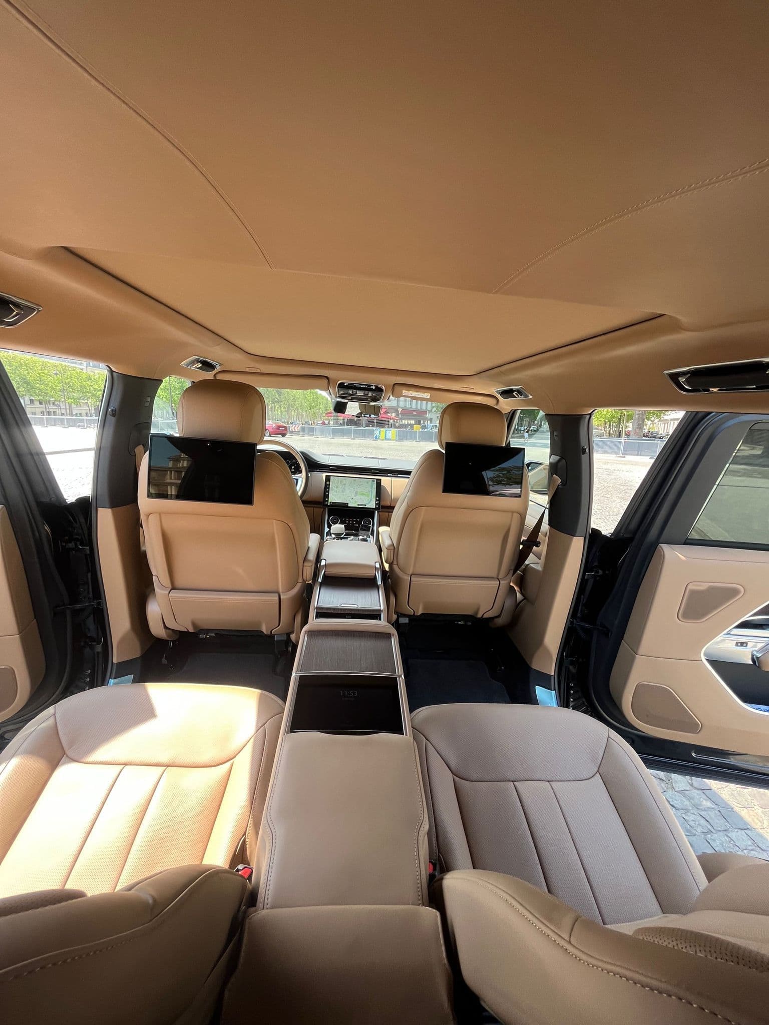 Range Rover Autobiography LWB — view 2