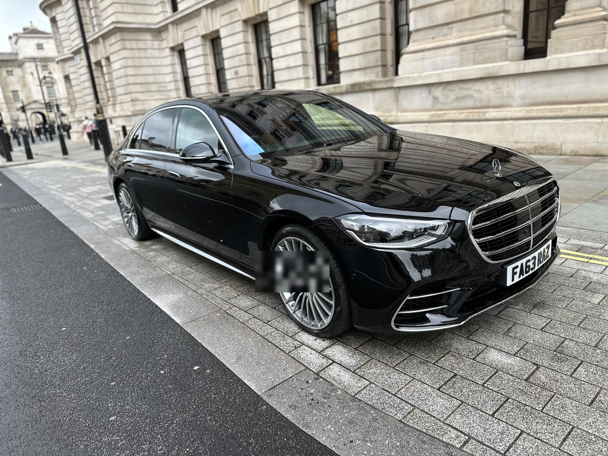 Mercedes-Benz S-Class — view 2