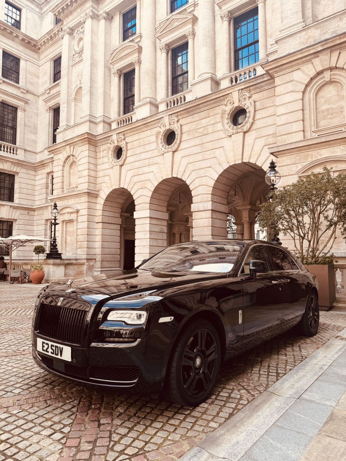 Rolls-Royce Ghost for Oxford and Luton private jet transfers — FFGR London aviation service